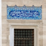 Каллиграфическое искусство в дизайне слота Zeus vs Hades