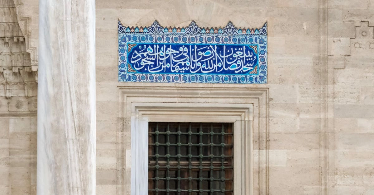 Каллиграфическое искусство в дизайне слота Zeus vs Hades